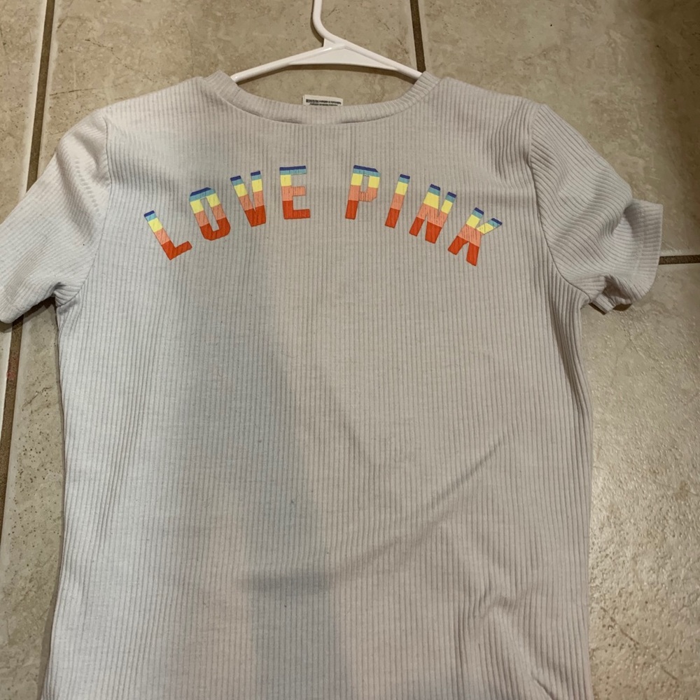 white PINK shirt - Picture 2 of 3